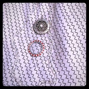 NWOT Origami Owl Medium holiday locket